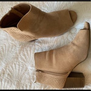 Old navy peep toe bootie